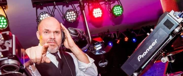 Entertainment: allround DJ 'experienced'